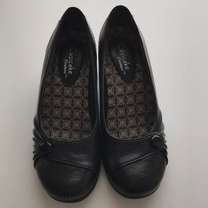 Cupcake Couture Black wedges Sz 3.5Y. NWOT